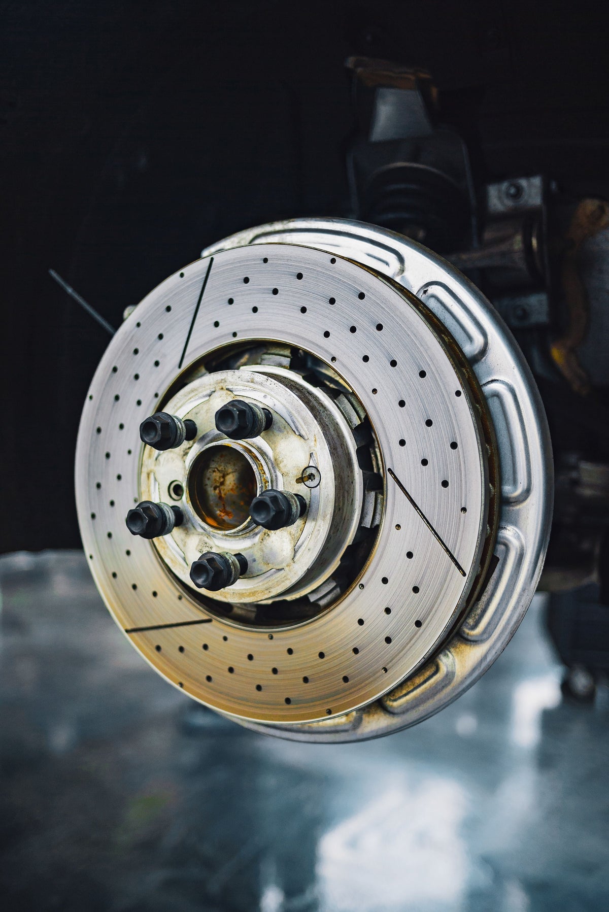 Drilled automotive brake disc and braking assembly
